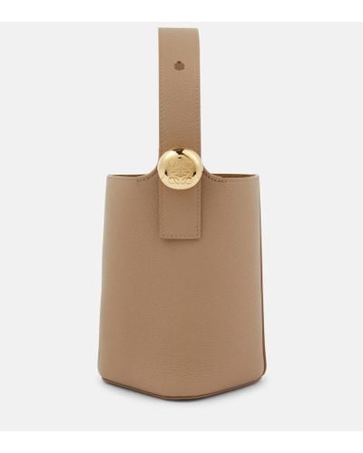 Loewe Bucket-Bag Pebble Mini aus Leder - Natur