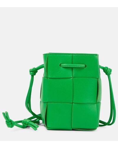 Bottega Veneta Bucket-Bag Cassette Mini aus Leder - Grün
