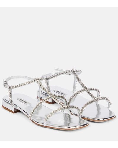 Miu Miu Verzierte Sandalen aus Metallic-Leder - Weiß