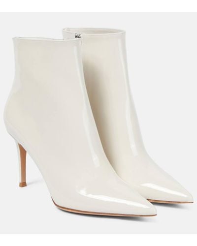 Gianvito Rossi Ankle Boots aus Lackleder - Weiß
