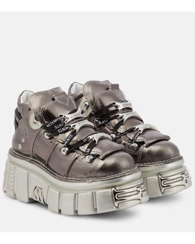 Vetements X New Rock Sneakers aus Metallic-Leder - Grau