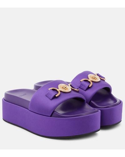 Versace Plateau-Pantoletten Medusa Biggie aus Satin - Lila