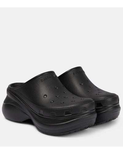 Balenciaga X Crocs zuecos de goma con plataforma - Negro