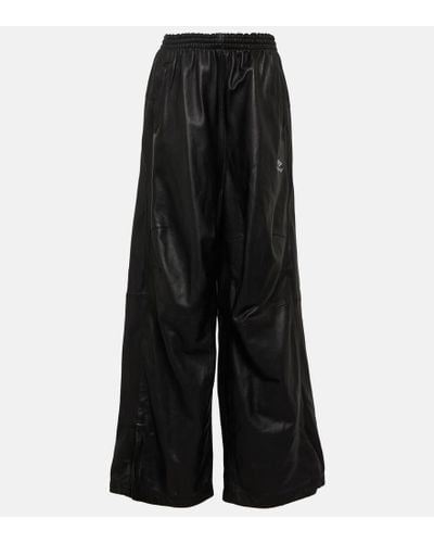Balenciaga Pantalones anchos de piel - Negro