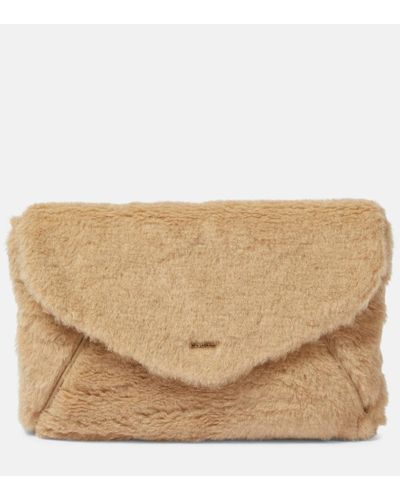 Max Mara Clutch Envelope Small aus Teddyfleece - Natur