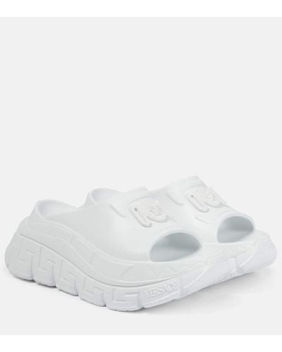 Versace Chanclas Trigreca de goma con plataforma - Blanco