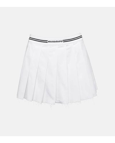 Miu Miu Minifalda de algodon plisada con logo - Blanco