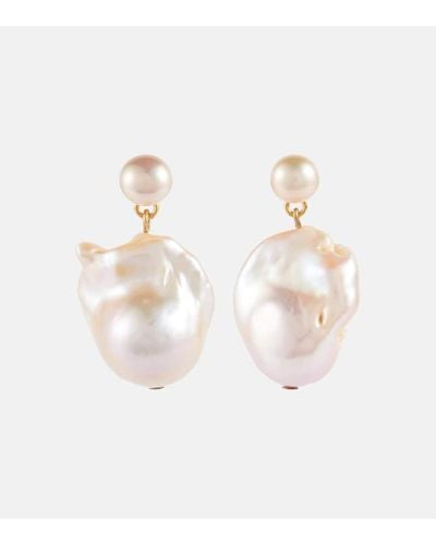 Jennifer Behr Pendientes Maia con perlas sinteticas - Blanco