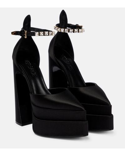 Versace Chaussures à talon bottier aevitas noires à plateforme