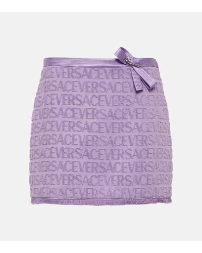 Versace Jupe courte en jacquard à logo dua lipa - Violet