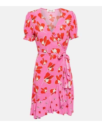 Diane von Furstenberg Mini-wickelkleid aus crêpe mit floralem print - Pink