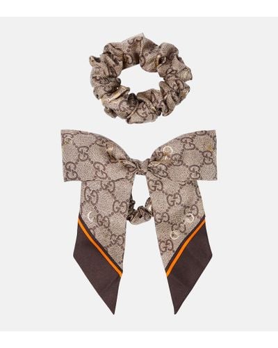 Gucci Set GG aus zwei Scrunchies aus Seide - Mehrfarbig