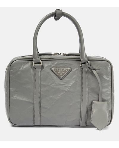 Prada Tote Boston Medium de piel - Gris