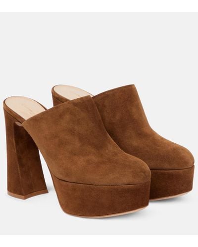 Gianvito Rossi Plateau-Mules aus Veloursleder - Braun