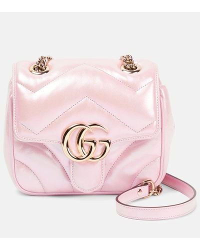 Gucci Schultertasche GG Marmont Mini aus Metallic-Leder - Pink