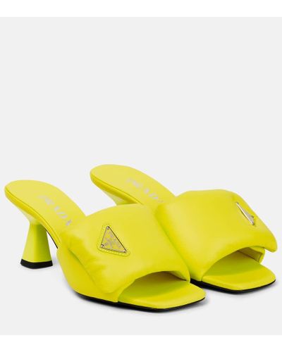 Prada Mules de piel acolchadas - Amarillo