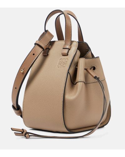 Loewe Tote Hammock Mini aus Leder - Braun