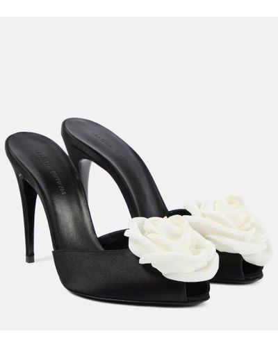 Magda Butrym Mules peep-toe de saten con apliques - Negro