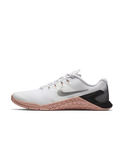 Nike Metcon 4 Women's Training Shoe in White/Rust Pink/Black (White) - Lyst