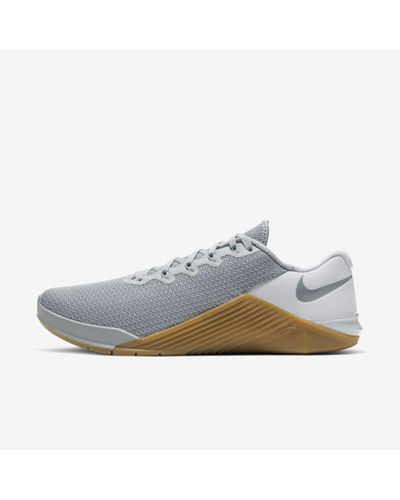 Nike Metcon 5 Training Shoe (wolf Grey) - Clearance Sale in Gray for Men -  Lyst
