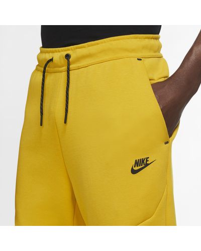 Pantaloni jogger Sportswear Tech Fleece da Uomo di Nike in Giallo | Lyst