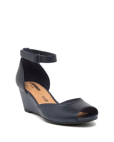 clarks navy wedge sandals