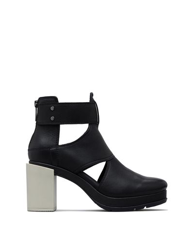 sorel margo cut out boot