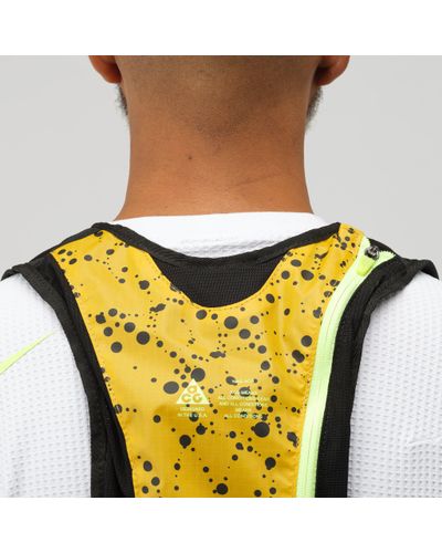 Nike Synthetic Acg Hydration Race Vest In Yellow Ochre/black for Men | Lyst