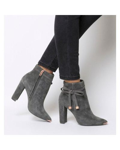 stuart weitzman niki 60