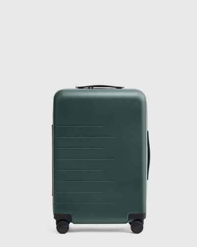 Quince Carry-On Hard Shell Suitcase 21", Polycarbonte - Green