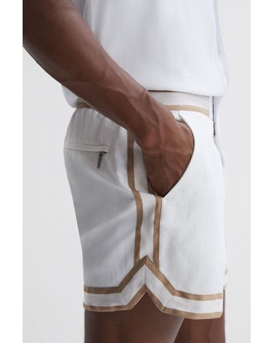 Reiss Baller - Neutral/white | Ché Elasticated Waist Contrast Swim Shorts - Multicolour