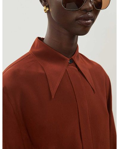 pointed shirt collar
