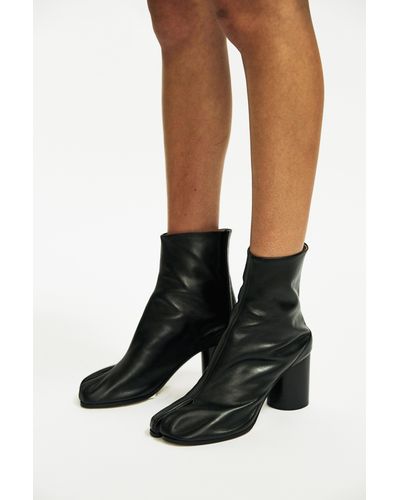 Maison Margiela Leather Tabi Ankle Boots in Black - Lyst