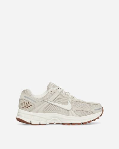 Nike Wmns Zoom Vomero 5 Trainers Light Orewood Brown - White