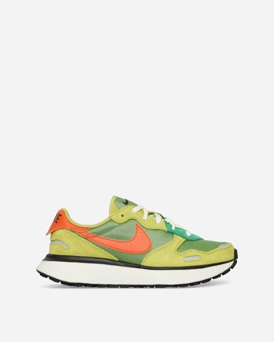 Nike Wmns Phoenix Waffle Sneakers Chlorophyll / Safety Orange - Green