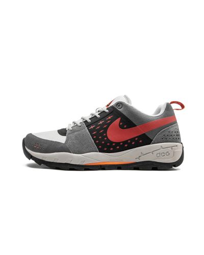 nike acg size 9
