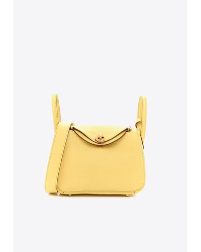 Hermès Mini Lindy 20 In Jaune Poussin Taurillon Clemence With Gold Hardware - Metallic