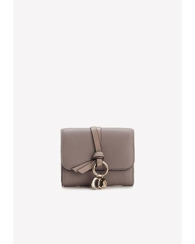 Chloé Alphabet Tri-Fold Compact Wallet With Grained Leather - Grey