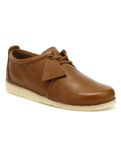 Men/'s Clarks Originals Ashton Lace up Cushioned Shoes in Cream