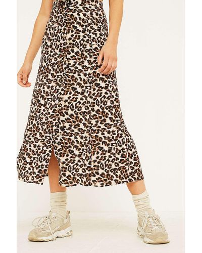 uo ella leopard print midi skirt