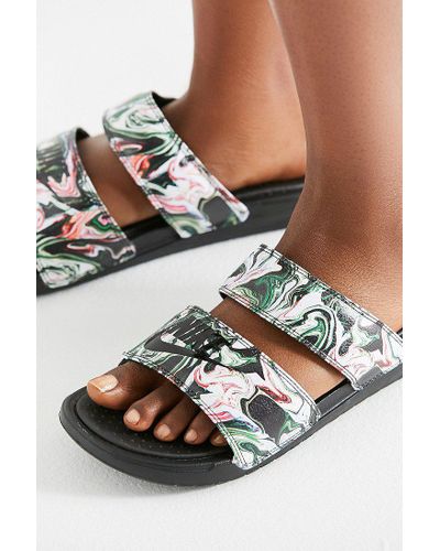 black nike duo slides