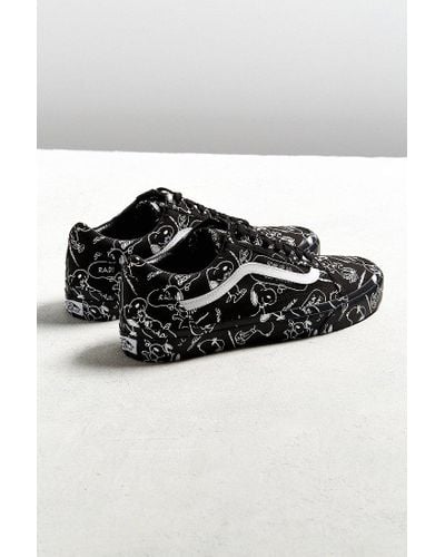 black snoopy vans
