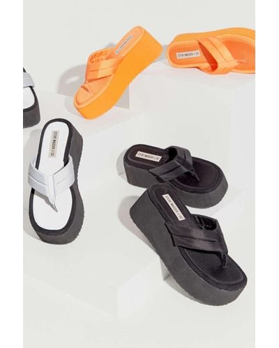 Steve Madden Uo Exclusive Platform Thong Sandal in Black | Lyst