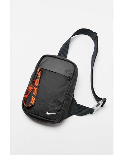 nike essentials sling pack