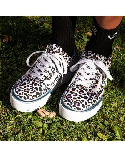 vans uv leopard