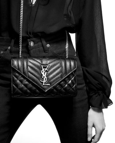 ysl envelope medium bolsa in mix matelassé grain de poudre embossed leather