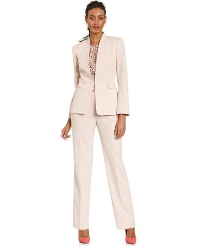 Workwear… but make it Valentine's Day 🙊🎀 This @elietahari pink suit set  is a dream come true! ☁️ The Ruched Sleeve Blazer a
