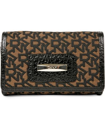 DKNY Classic Carry–all Wallet - Brown