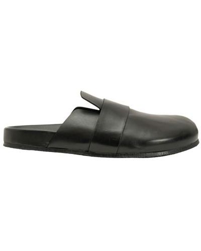 Closed Leather Slippers - Black