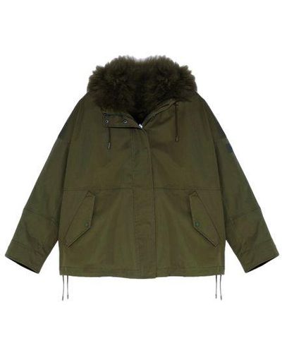 Yves Salomon Short Reversible Parka Made From A Waterproof Technical Fabric With Lambswool Trim - Green